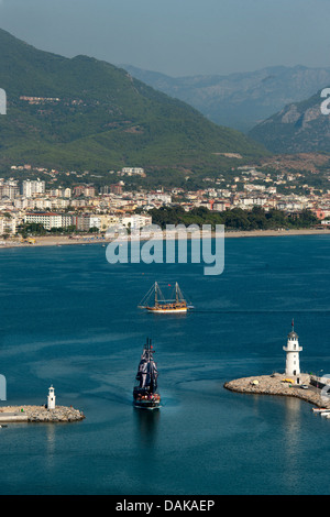 Türkei, Provinz Antalya, Alanya, Blick von der Mittleren Burg auf den Hafen Foto Stock