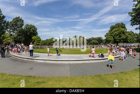 La principessa Diana Memorial Fountain, Hyde Park, Londra, Inghilterra, Regno Unito. Foto Stock