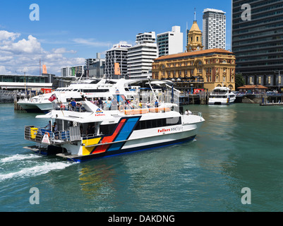 dh Catamaran traghetto molo AUCKLAND NEW ZEALAND Harbour Ferries Fullers sea flyte terminal building waterfront gita in barca città porto di waitemata Foto Stock