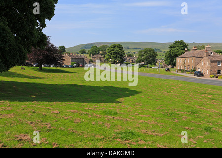 Il villaggio verde, Bainbridge, Wensleydale, North Yorkshire, Yorkshire Dales National Park, Inghilterra, Regno Unito. Foto Stock