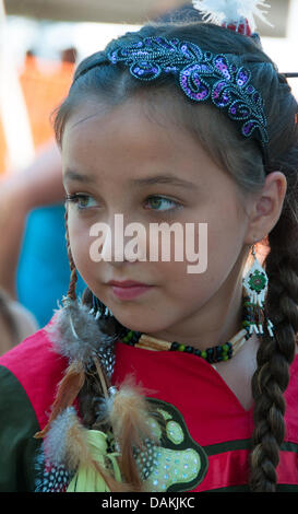 L'orgogliosa nazione Mohawk che vivono in Kahnawake comunità native situato sulla riva sud del San Lorenzo in Québec Canada celebra è Pow-Wow annuale con balli tradizionali Foto Stock