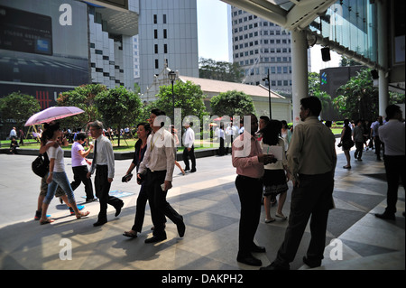 Ora di pranzo in Raffles Place Central Business District Singapore Foto Stock