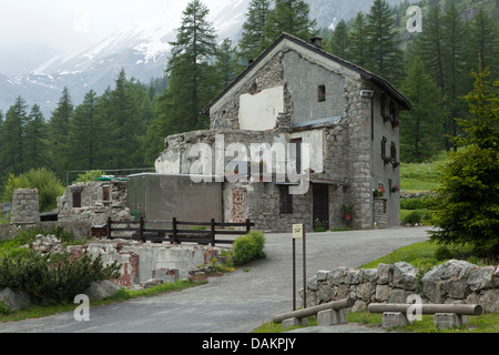 Distrutto casa in Pont, Courmayeur Foto Stock