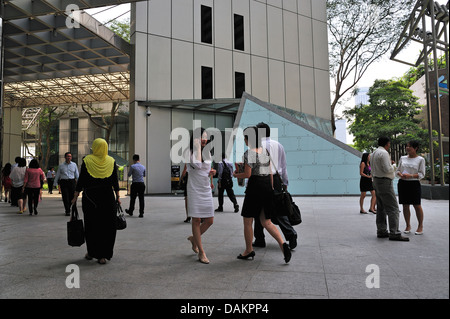 Ora di pranzo in Raffles Place Central Business District Singapore Foto Stock