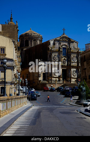 Vista della famosa città di Caltagirone in provincia di Catania, Sicilia, Sicilia, Italia, Italia Foto Stock