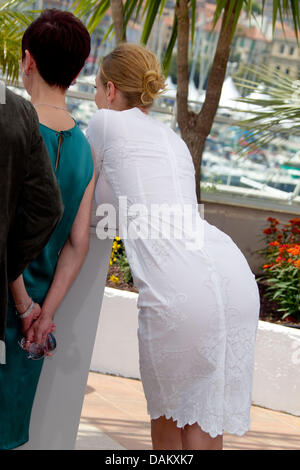 Noi attrice e membro della giuria Uma Thurman pone durante la giuria photocall al Cannes Film Festival presso il Palais des Festivals a Cannes, Francia, il 11 maggio 2011. Foto: Hubert Boesl Foto Stock