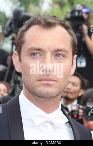 Attore/membro della giuria, Jude Law assiste la premiere del "Pirati dei Caraibi: il forestiero maree' al 64esimo Festival Internazionale del Cinema di Cannes al Palais des Festivals a Cannes, Francia, il 14 maggio 2011. Foto: Hubert Boesl Foto Stock