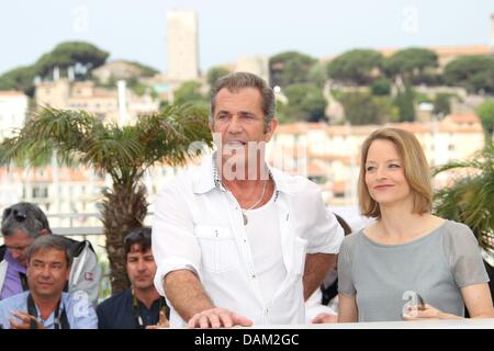 Noi attore Mel Gibson e noi regista e attrice Jodie Foster frequentare il photocall per il film 'Beaver"' durante la 64a Cannes International Film Festival presso il Palais des Festivals a Cannes, Francia, 18 maggio 2011. Foto: Hubert Boesl Foto Stock