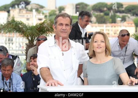 Noi attore Mel Gibson e noi regista e attrice Jodie Foster frequentare il photocall per il film 'Beaver"' durante la 64a Cannes International Film Festival presso il Palais des Festivals a Cannes, Francia, 18 maggio 2011. Foto: Hubert Boesl Foto Stock