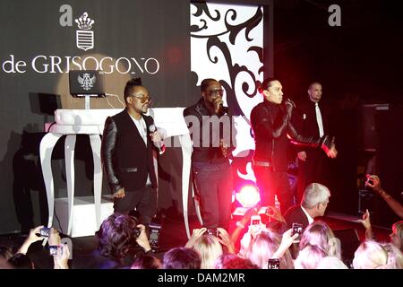 La band Black Eyed Peas eseguire al partito Grisogono durante la 64a annuale di Cannes Film Festival all'Eden Roc hotel a Antibes, Francia, 17 maggio 2011. Foto: Vincent Isore Foto Stock