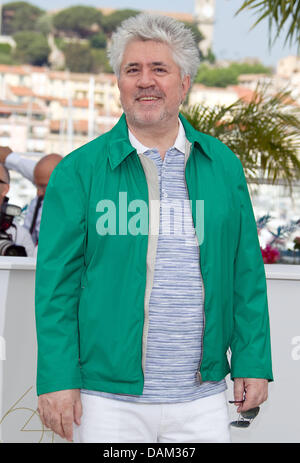 Regista spagnolo Pedro Almodovar assiste il photocall per il film "La pelle io vivo nell' ('La Piel Que Habito') durante la 64a Cannes International Film Festival presso il Palais des Festivals a Cannes, Francia, 19 maggio 2011. Foto: Hubert Boesl Foto Stock