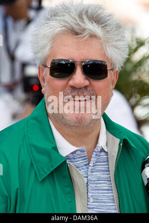 Regista spagnolo Pedro Almodovar assiste il photocall per il film "La pelle io vivo nell' ('La Piel Que Habito') durante la 64a Cannes International Film Festival presso il Palais des Festivals a Cannes, Francia, 19 maggio 2011. Foto: Hubert Boesl Foto Stock