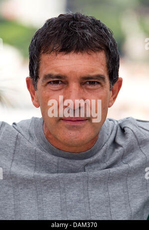 Attore spagnolo Antonio Banderas assiste il photocall per il film "La pelle io vivo nell' ('La Piel Que Habito') durante la 64a Cannes International Film Festival presso il Palais des Festivals a Cannes, Francia, 19 maggio 2011. Foto: Hubert Boesl Foto Stock