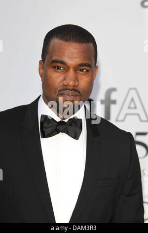 US-musicista Kanye West assiste amfAR Cinema against Aids Gala durante il 64esimo Festival Internazionale del Cinema di Cannes a Hotel Du Cap a Cap d'Antibes, Francia, il 19 maggio 2011, durante la 64a Cannes Film Festival. Il film festival si svolge dal 11 al 22 maggio. Foto: Hubert Boesl Foto Stock