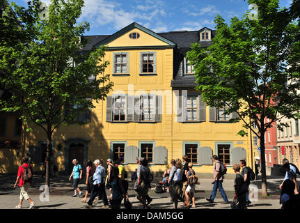 La casa dello scrittore Friedrich Schiller, raffigurato nella strada di Schiller a Weimar, Germania, 19 maggio 2011. L industria turistica del Land Turingia si aspetta buone vendite in estate. Foto: Martin Schutt Foto Stock