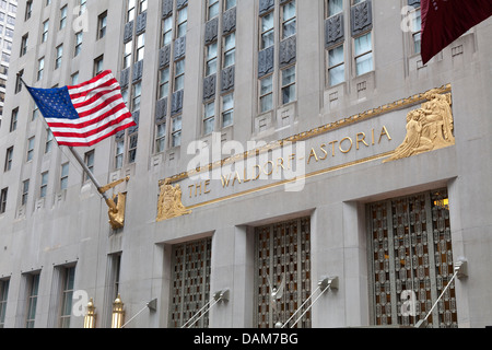 Segno del Waldorf Astoria Hotel di New York City. Foto Stock