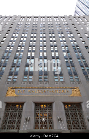 Segno del Waldorf Astoria Hotel di New York City. Foto Stock