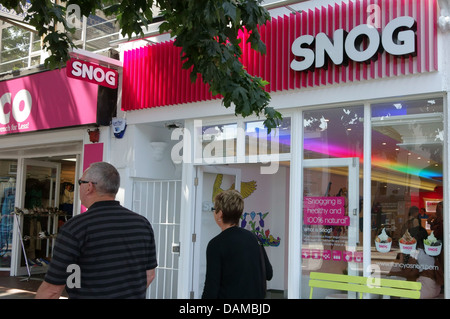 Snog frozen yogurt uscita, Londra Foto Stock