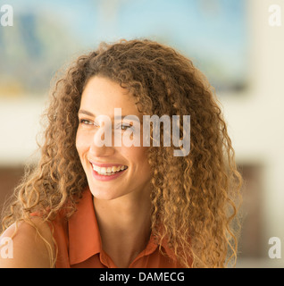 Close up di donna faccia sorridente Foto Stock