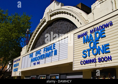 Schermo del cinema verde su Upper street Islington, Londra Foto Stock