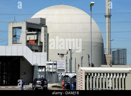 (Dpa) file - un file immagine datata 30 maggio 2011 del reattore B in corrispondenza della centrale nucleare di Biblis, Repubblica federale di Germania. La chiusura di otto centrali elettriche nucleari tedesche è finale. RWE non si riavvierà Biblis come parte dopo la fine della moratoria, un rappresentante di RWE ha detto il tedesco Agenzia di Stampa (dpa) il 16 giugno 2011. Foto: Boris Roessler Foto Stock