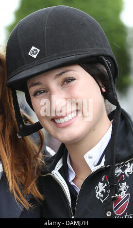 La figlia del US cantante americano Bruce Springsteen, Jessica Springsteen, pone durante i giovani piloti Festival delle prestazioni di vendita eventi internazionali a Hagen un.T.W., Germania, 18 giugno 2011. Foto: FRISO GENTSCH Foto Stock