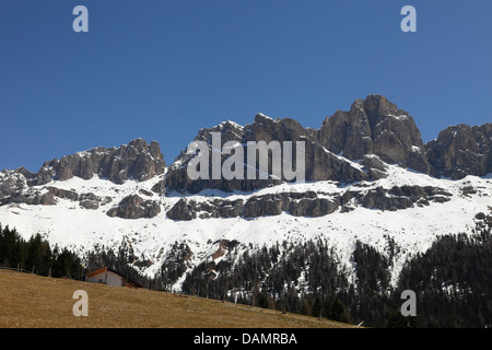 Alla base delle Dolomiti a Nova Levante in Alto Adige Foto Stock