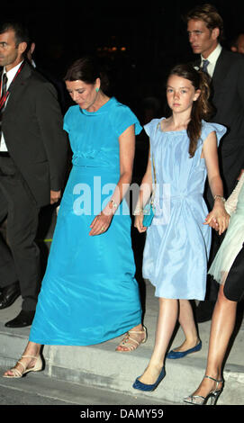 La principessa Carolina di Hannover con sua figlia la Principessa Alexandra durante la mostra di Jean Michel Jarre in occasione delle nozze del Principe Alberto II nel porto di Monte Carlo, 1 luglio 2011. Foto: Albert Nieboer Foto Stock