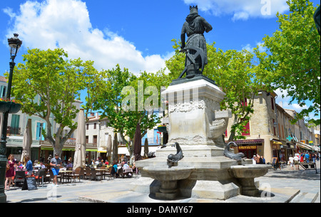 Aigues-Mortes è un comune francese del dipartimento del Gard nella regione occitanie della Francia meridionale. Foto Stock