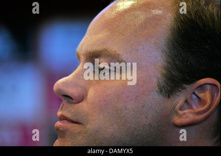 Monaco di Baviera è direttore sportivo Christian Nerlinger parla durante la conferenza stampa della Bundesliga tedesca squadra FC Bayern Monaco di Baviera a stadio Allianz Arena di Monaco di Baviera, Germania, 02 luglio 2011. Foto: FRANK LEONHARDT Foto Stock