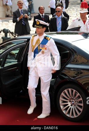 La Gran Bretagna è Prince Edward arriva per il matrimonio religioso del Principe Alberto II e la principessa Charlene nel Palazzo del Principe di Monaco, 02 luglio 2011. Alcuni 3500 Gli ospiti sono tenuti a seguire la cerimonia nel cortile principale del palazzo. Foto: Frank può dpa Foto Stock