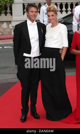 Il principe Emanuele Filiberto di Venezia e del Piemonte e attrice francese Clotilde Courau, Principessa di Venezia e del Piemonte, partecipare alla cena ufficiale sulle terrazze di Opera dopo le nozze religiose del Principe Alberto II e la principessa Charlene di Monaco a Montecarlo, 02 luglio 2011. 450 ospiti sono stati invitati per la cena seguita da una sfera in Opera. Foto: Albert Nieboer Foto Stock