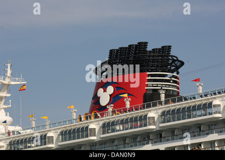 Disney Cruise Line nave da crociera "Disney Magic" (294 metri) - imbuto dettaglio - nel porto di Palma de Mallorca / Mallorca, Baleares Foto Stock