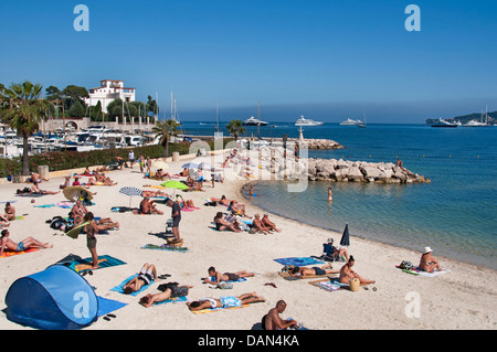 Porto spiaggia di Cap d'Ail Francia nei pressi di Monaco Costa Azzurra Costa Azzurra Foto Stock