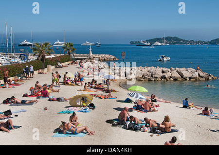 Porto spiaggia di Cap d'Ail Francia nei pressi di Monaco Costa Azzurra Costa Azzurra Foto Stock