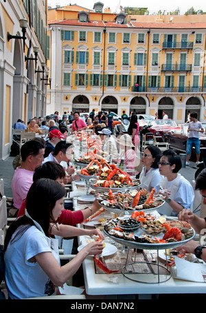 Il pranzo Cafe de Turin Nizza Francia il Popolo cinese frutti de mer francese ostriche frutti di mare Gamberetti Astici granchi gamberetti cozze Foto Stock