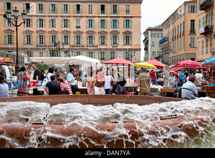 Place du Palais de Justice fontana Nizza Francia mercato librario francese Foto Stock