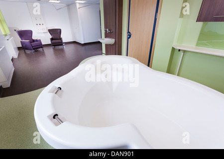 Pool di parto Royal Hampshire County Hospital Winchester Foto Stock