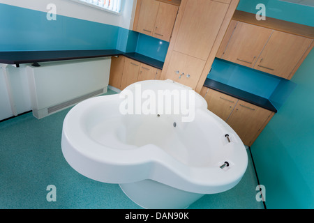 Pool di parto Royal Hampshire County Hospital Winchester Foto Stock