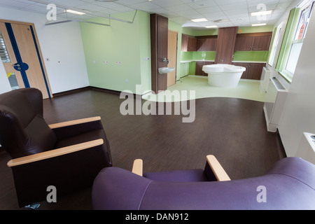 Sala parto e la piscina del Royal Hampshire County Hospital Winchester Foto Stock