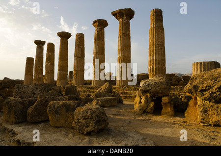Resti del Tempio di Eracle nella valle dei templi, Agrigento-Sicily Foto Stock