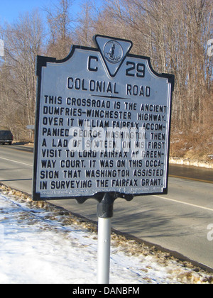 Strada coloniale questo bivio è l'antica Dumfries-Winchester autostrada. Sopra di esso William Fairfax accompagnato George Washington, poi un ragazzo di sedici, alla sua prima visita in eterno Fairfax a Greenway corte. Fu in questa occasione che Washington assistita nel rilevamento della Fairfax Grant. Conservazione e Sviluppo Commissione, 1928 Foto Stock