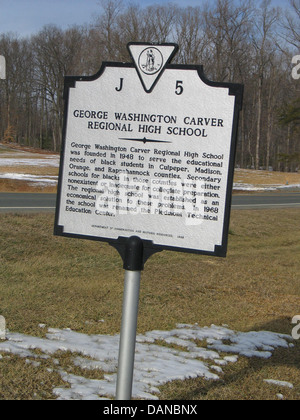 GEORGE WASHINGTON CARVER HIGH SCHOOL REGIONALE George Washington Carver High School regionale è stata fondata nel 1948 per servire i bisogni educativi di nero gli studenti di Culpeper, Madison, arancione e Rappahnnock contee. Scuole secondarie per i neri in quelle contee o erano inesistenti o insufficienti per la preparazione collegiale. La high school regionale è stato istituito come una soluzione economica per questi problemi. Nel 1968 la scuola è stata rinominata in Piemonte Educazione Tecnica Centro. Dipartimento di conservazione e di risorse storiche, 1988 Foto Stock