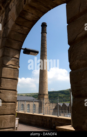 Camino ad Avena Royd Mill, Luddenden, West Yorkshire Foto Stock