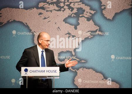 Londra, Regno Unito. 16 Luglio, 2013. Primo Ministro italiano Enrico Letta parla a Chatham House durante una riunione sul ruolo dell'Italia e il Regno Unito in una evoluzione della UE. Credito: Piero Cruciatti/Alamy Live News Foto Stock