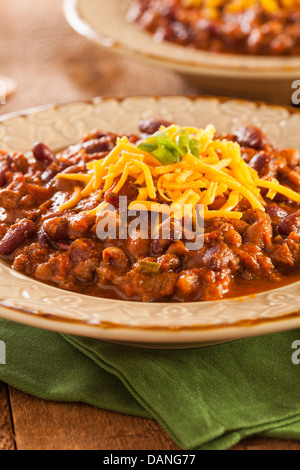 Speziato in casa Chili con carne la zuppa in una ciotola Foto Stock