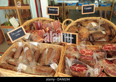 Carne al negozio a Sant Ambroggio marina, vicino a Calvi, Corsica, Francia. Foto Stock