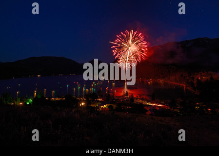 Fuochi d'artificio sul quarto di luglio, Wallowa Lake, Oregon. Foto Stock