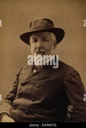 James G. Blaine, 1884 candidato presidenziale repubblicano, mezza lunghezza ritratto, seduto, indossando il cappello e il cappotto, rivolto verso la parte anteriore, 1884 Foto Stock