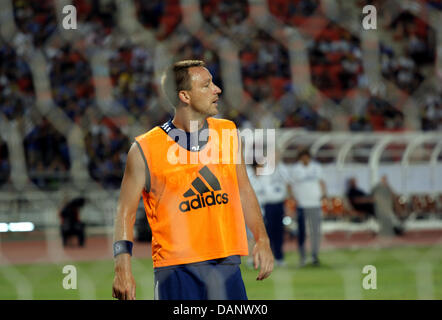 Bangkok, Tailandia. 16 Luglio, 2013. John Terry durante una sessione di formazione alla Stadio Rajamangala. Premier League inglese football team Chelsea, che hanno una partita amichevole con il Thai All-Star XI il 17 Luglio presso il Stadio Rajamangala, arrivati a Bangkok è arrivato a Bangkok nel 12 luglio, ha preso parte a una sessione di formazione e una conferenza stampa. Credito: Piti un Sahakorn/Alamy Live News Foto Stock